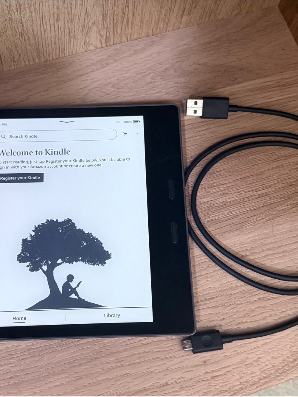 Amazon Kindle Oasis (Black) with USB Charging Cable
